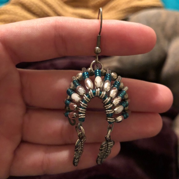 Pair of headdress inspired earrings - Picture 2 of 5